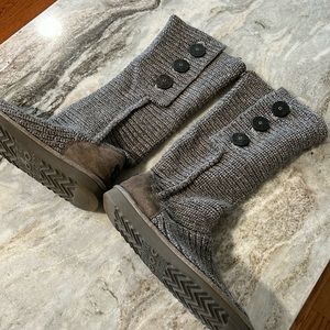 UGG • Women’s • Sweater Boots • Size 8